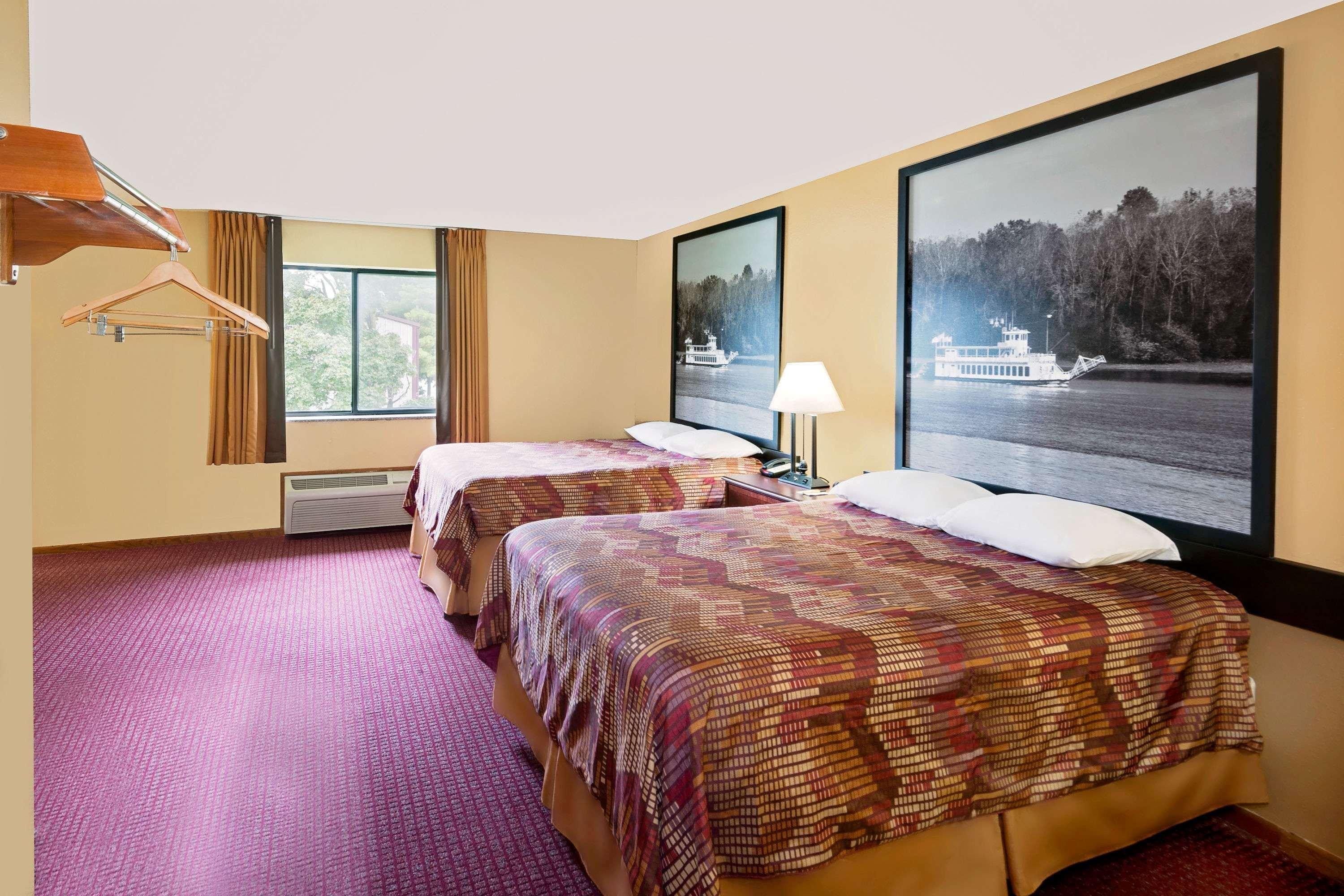 ซูเปอร์ 8 บาย วินด์แฮม ไอโอวาฟอลล์ Hotel Iowa Falls ภายนอก รูปภาพ