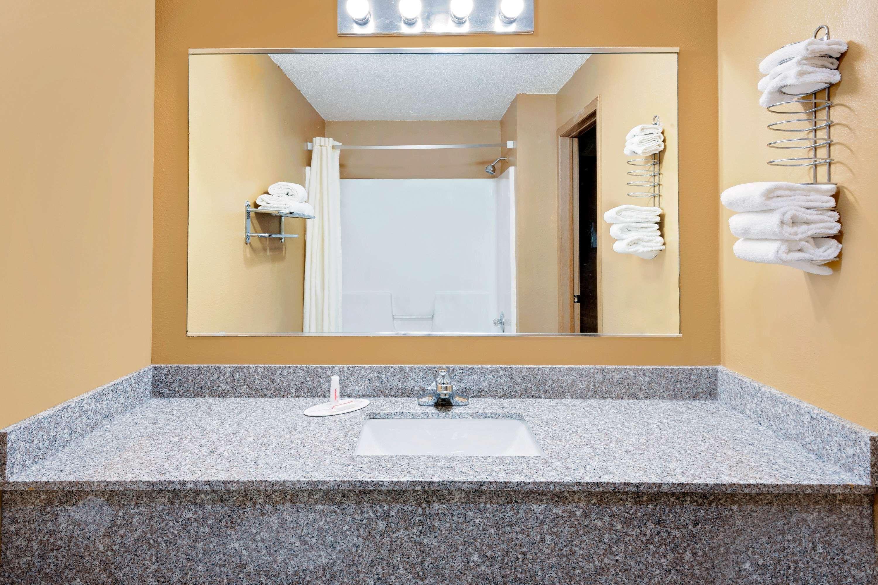 ซูเปอร์ 8 บาย วินด์แฮม ไอโอวาฟอลล์ Hotel Iowa Falls ภายนอก รูปภาพ