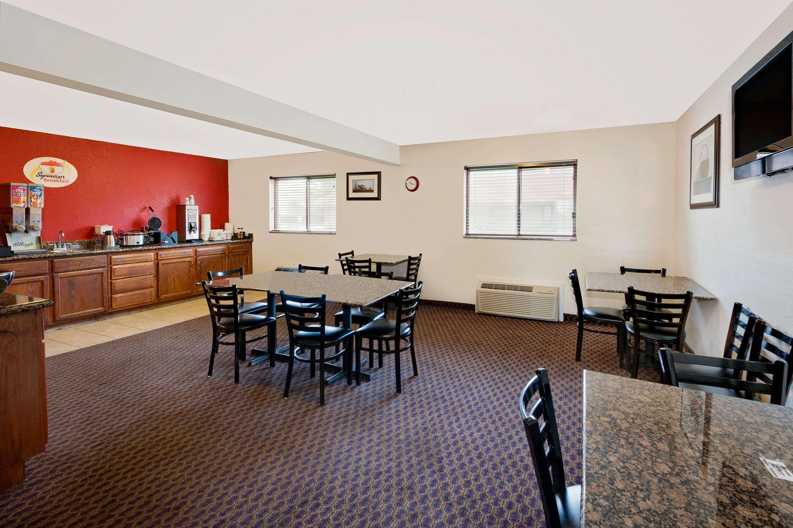 ซูเปอร์ 8 บาย วินด์แฮม ไอโอวาฟอลล์ Hotel Iowa Falls ภายนอก รูปภาพ