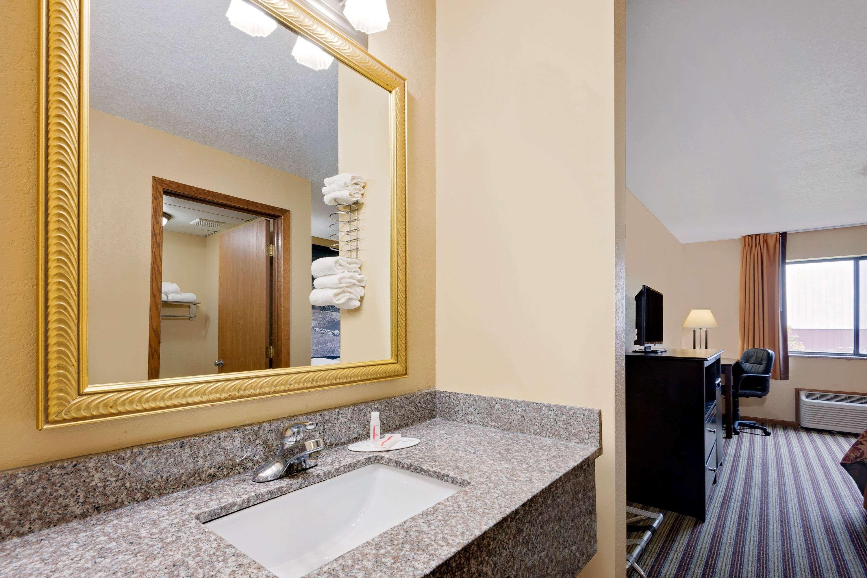 ซูเปอร์ 8 บาย วินด์แฮม ไอโอวาฟอลล์ Hotel Iowa Falls ภายนอก รูปภาพ