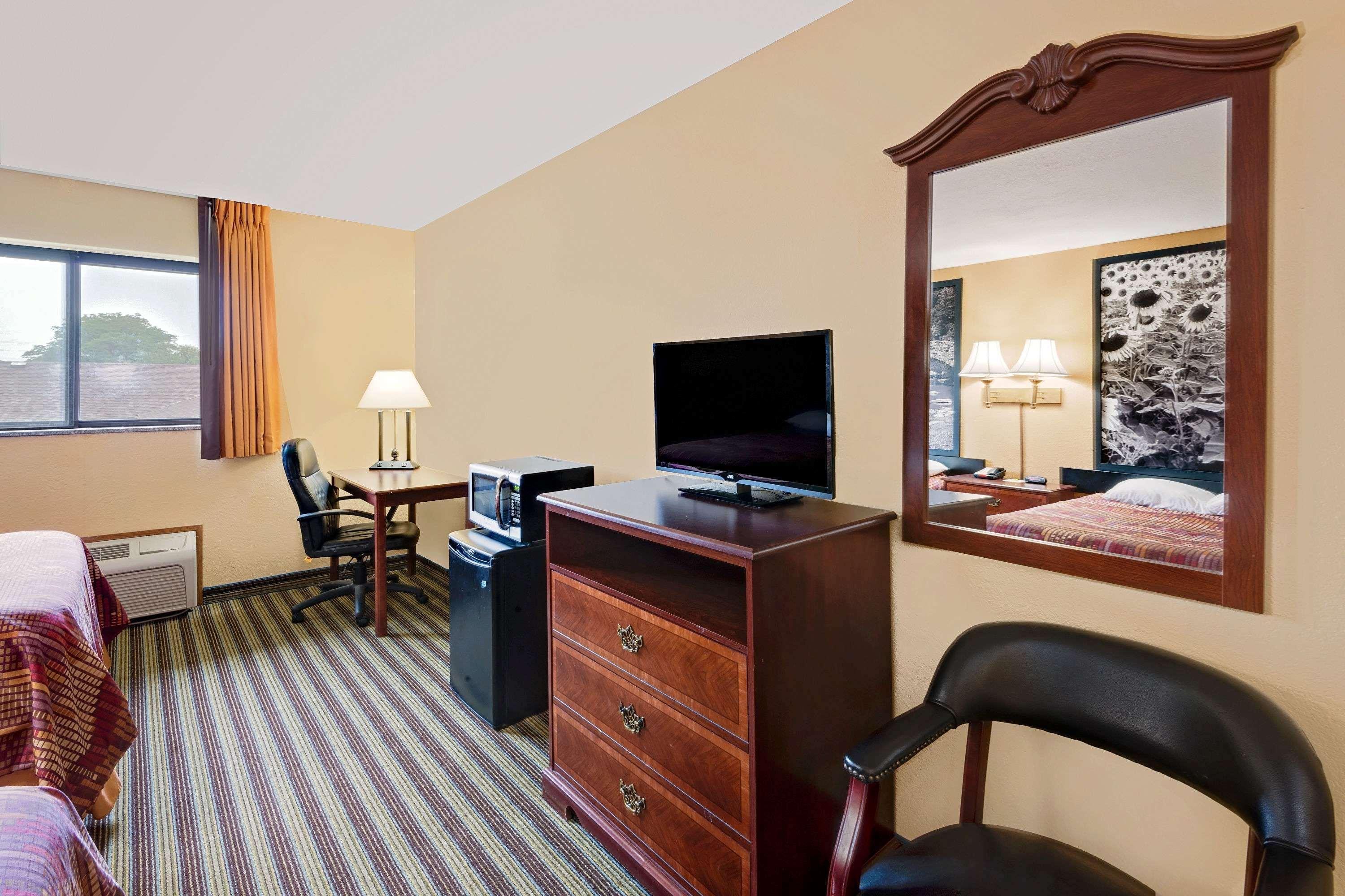 ซูเปอร์ 8 บาย วินด์แฮม ไอโอวาฟอลล์ Hotel Iowa Falls ภายนอก รูปภาพ