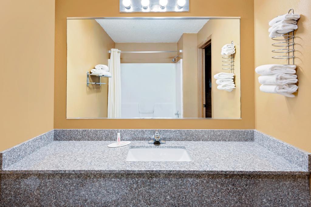 ซูเปอร์ 8 บาย วินด์แฮม ไอโอวาฟอลล์ Hotel Iowa Falls ภายนอก รูปภาพ