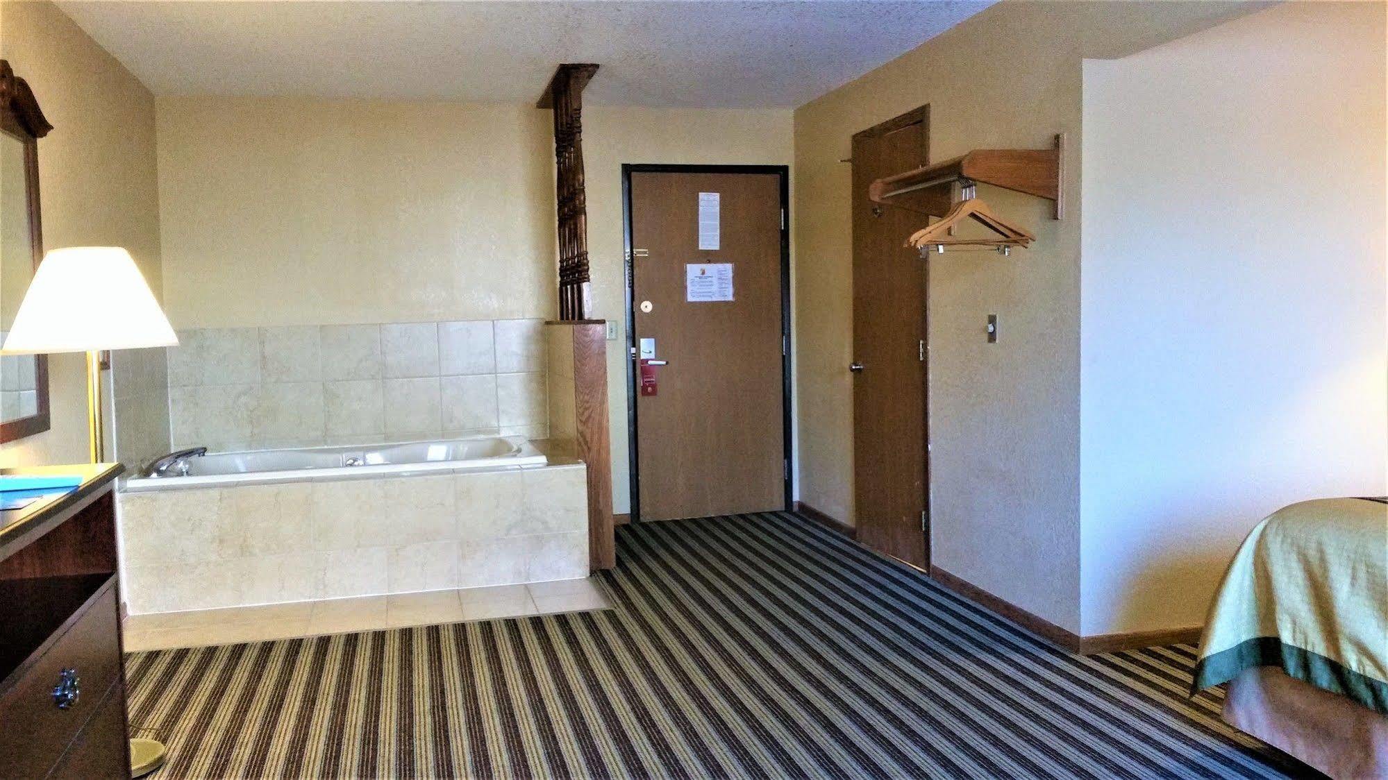 ซูเปอร์ 8 บาย วินด์แฮม ไอโอวาฟอลล์ Hotel Iowa Falls ภายนอก รูปภาพ